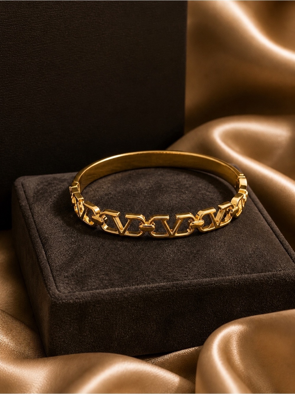 18K Gold V-Link Hinged Bangle Bracelet